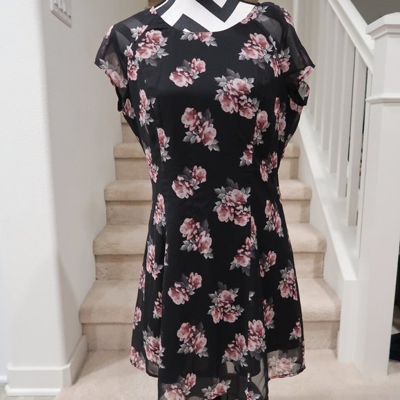 Short sleeve Floral Dress - Picture 1 of 7